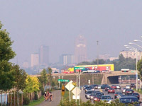 Grand format 800X600, vue vers l'est sur le centre-ville � l'heure de pointe. Photo: Jean Cazes, 14 septembre 2005.