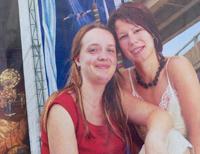 Gitane Gagnon et Mélanie Guay, muralistes. Source: Sélection du Reader's Digest, extrait couverture arrière.