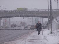 Grand format 800 X 600, boulevard Hamel, d�but de la neige, 24 novembre 2005, 11h38. Photo: Jean Cazes.