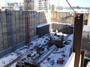 Chantier Delta, vue en direction E. Crédit photo: Benoit Lortie, 23 mars 2008.