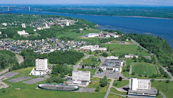 Grand format 800X457, photo aérienne, vue en direction E. Source: site Web du Campus Notre-Dame-de-Foy.