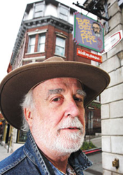 Grégoire Vachon et ses associés devront mettre une croix sur le bar Chez son père. Photo - Daniel Mallard .