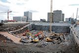 Le creusage du stationnement souterrain prévu sous le futur complexe atteint déjà plusieurs étages. Le Soleil, Martin Martel.