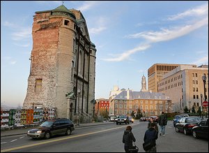 «La côte d’Abraham retirée de la zone, la façade de l’église Saint-Vincent-de-Paul pourrait être démolie sans l’accord du gouvernement. Photothèque Le Soleil.