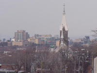 Grand format 800 X 600, �glise et paroisse Saint-Joseph, vue de la Pente Douce, 31 mars 2006. Photo: Jean Cazes.