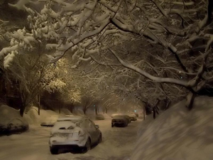 2e Avenue, vue en direction E. Aéroport de Québec, 23h00: neige faible, -1C, vents ENE 24 km/h. Photo: Jean Cazes.