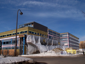 CHSLD Saint-Charles en construction, vue en direction O. Photo: Jean Cazes, 8 avril 2008.