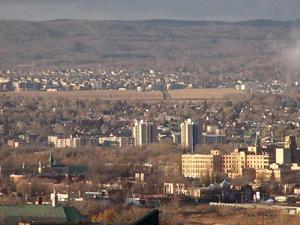 Vue rapprochée, direction N, sur le secteur Maizerets et les tours Saint-Pie-X. Crédit photo: Jean Cazes, 9 novembre 2007.