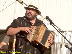 Grand format 800X600, place M�tro (Place D'Youville). Yves Lambert (anciennement de la Bottine Souriante). Photo: Jean Cazes, 13 juillet 2006.