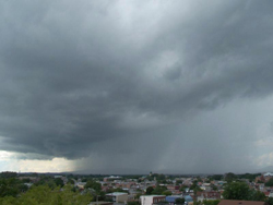 Grand format 800X600, orage en formation à l'ouest masquant le mont Bélair, 10 août 2006, 14h39.