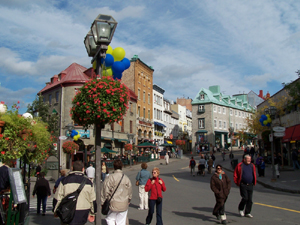 Grand format 800X600, intersection c�te de la Fabrique et rue Saint-Jean. Photo: Jean Cazes, 22 septembre 2006.