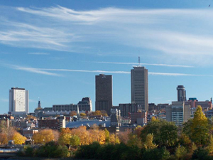 Grand format 800X600. Vue sur le centre-ville de Québec en direction SE à partir du pont Drouin. Photo: Jean Cazes, 27 octobre 2006 (15h47).