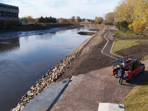 Grand format 800X600. Photo 4: Vue vers le NO � partir du pont Drouin.