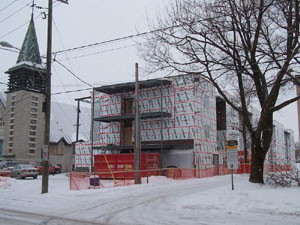 Nouvelle coop d'habitation en construction sur la 8e Avenue. Photo: Jean Cazes, 1er f�vrier 2007.