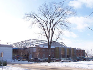 Agrandissement du pavillon de la Jeunesse, fa�ade E. Photo: Jean Cazes, 8 f�vrier 2007.