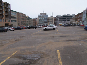 Stationnement Dorchester. Photo: Jean Cazes, 16 mars 2007.
