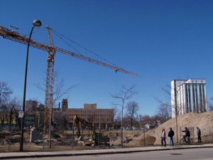 Grand format 800 X 600, CHLSD Saint-Charles en construction. Vue en direction NO. Photo: Jean Cazes, 31 mars 2007.