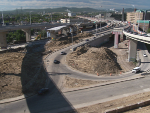 Élimination des bretelles de l'autoroute Dufferin, vue d'ensemble en direction NO. Photo: Jean Cazes, 14 juin 2007.