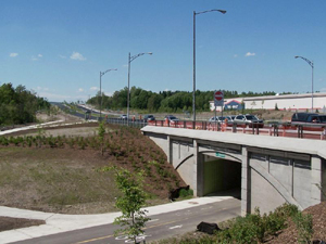 Autoroute Robert-Bourassa. Photo: Jean Cazes, 16 juin 2007.