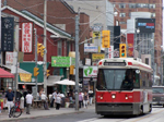 Grand format 800X600. Photo 2: Tramway de Toronto sur Dundas St. W. Photo: Jean Cazes, juillet 2007.