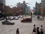 Grand format 800X600. Photo 3: Spadina Av., vue en direction E. Photo: Jean Cazes, juillet 2007.