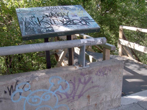 Rue Lavigueur, entrée su sentier menant à la Basse-Ville. Photo: Jean Cazes, 7 août 2007.