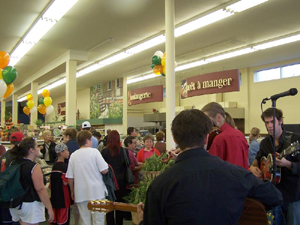 Grand format 800X600. Ouverture de L'Intermarché de Limoilou. Photo: Jean Cazes, 21 août 2007.