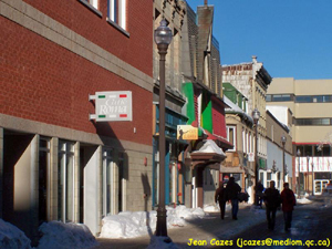 Rue Saint-Joseph E, vue en direction N. Crédit photo: Jean Cazes, 23 février 2008.