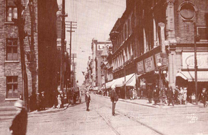 La rue Saint-Joseph au coin de la rue de la Couronne (1928). Image tirée d'un billet de Francis Vachon.