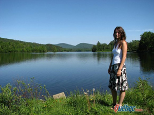 Mariane Robillard souhaite que la Ville de Québec daigne rencontrer le Comité des riverains du lac Saint-Charles. «Nous sommes les premiers concernés par la survie du lac», plaide-t-elle.(Photo Jean Pascal Lavoie)