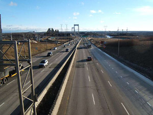 En direction des ponts. Photo: St�phane Harvey, 24 d�cembre 2006.