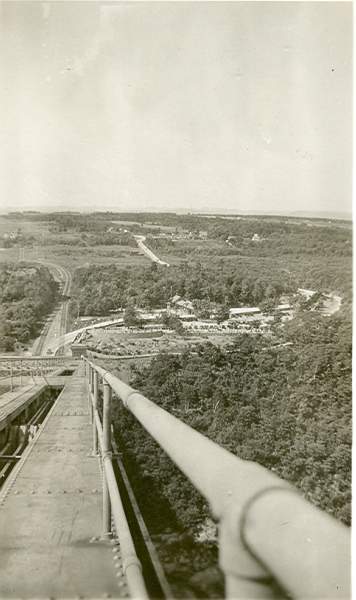 Grand format 600X374. Pont de Qu�bec dans les ann�es 30-40. Photo: Arthur Collin.