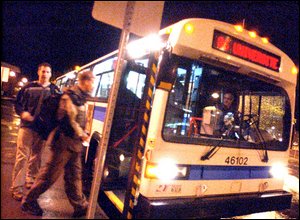 Depuis plus de deux ans, les 20 000 �tudiants de l�Universit� de Sherbrooke ont acc�s aux autobus gratuitement.<br />
Photo La Tribune