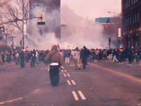 Grand format 800 X 600, boulevard Ren�-L�vesque. Photo (argentique): Jean Cazes, 21 avril 2001.